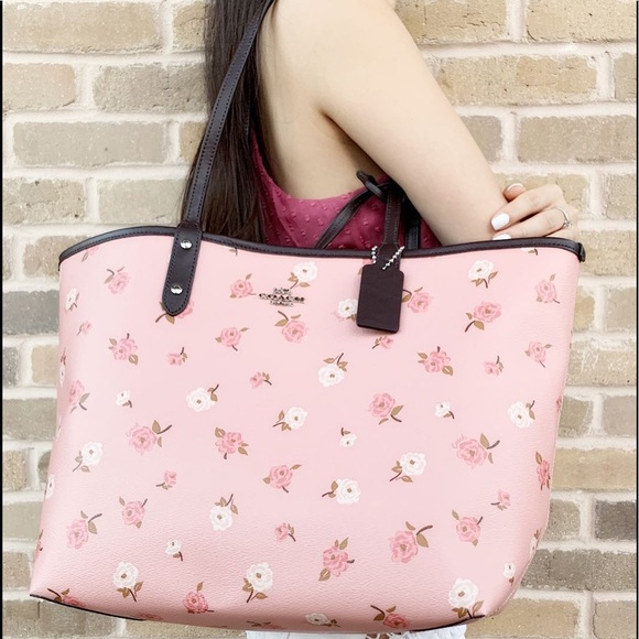 Gaby’sBags👜💕-NWT Coach Reversible Tote &Pouch - Picture 2 of 3